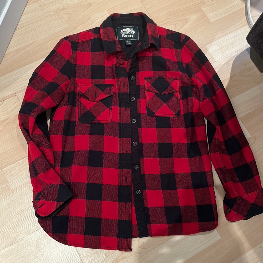 BNWOT Womens plaid roots, button up flannel